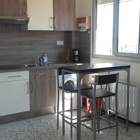 2 Pers Proche Avec Parking Prive - Fr-1-833-23